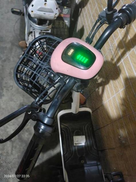 台铃电动车一开钥匙灯就亮了