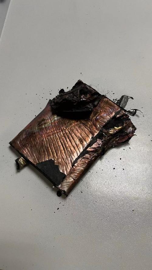 手机电池戳破会爆炸吗