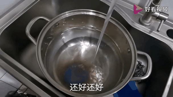 锅烧干了能马上加水吗