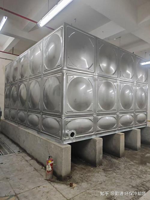 水箱盖怎么打开