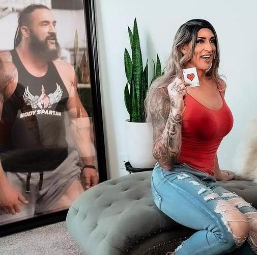 变性后一年乳房变得越来越大