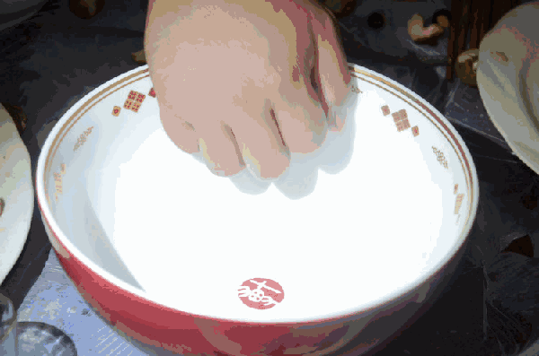 碗里扔骰子手法技巧