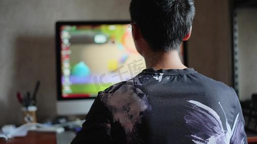 一个男生愿意陪你打游戏