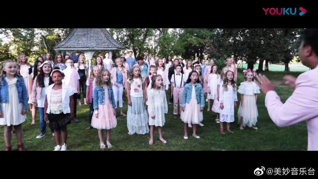 一群外国小孩合唱的英文歌曲截图3