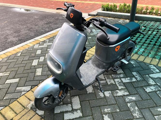 雅迪电动车锁定2档