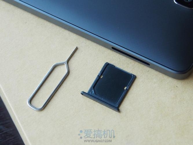 小米4手机卡槽怎么装卡
