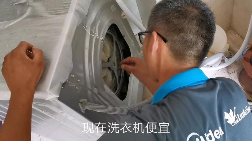 滚筒洗衣机转一会停一会正常吗
