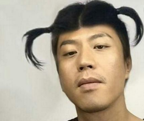 男生扎辫子的搞笑说说