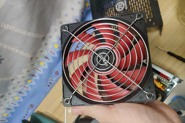 台式机风扇转但开不了机