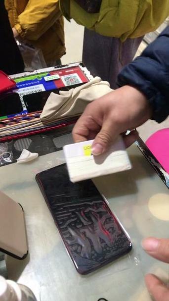 苹果贴膜用力按压屏幕会坏吗