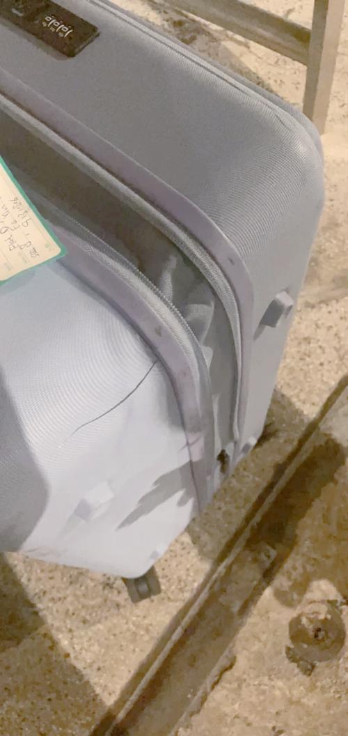行李箱裂缝了用什么胶粘