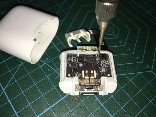 充电仓怎么拆开 充电仓怎么拆开