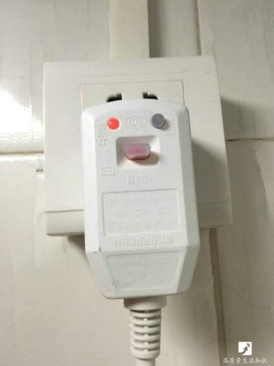 热水器插上电源就闪一下就灭
