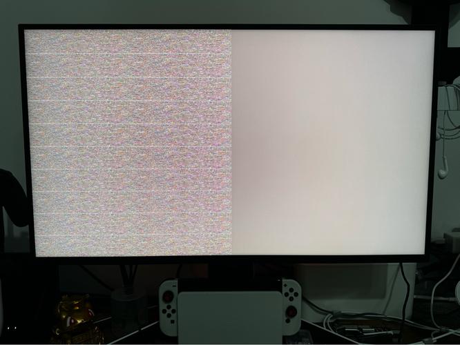 显示器画面灰蒙蒙的
