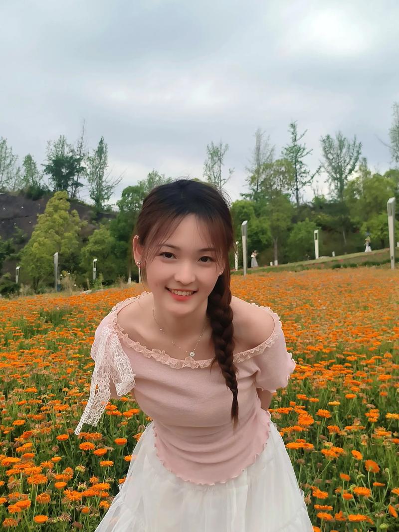 正值花季少女