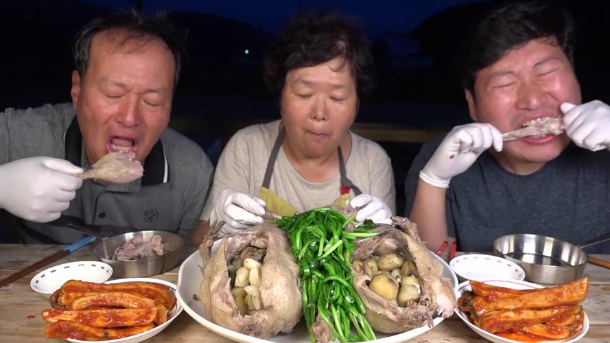 韩国一家三口最近吃播