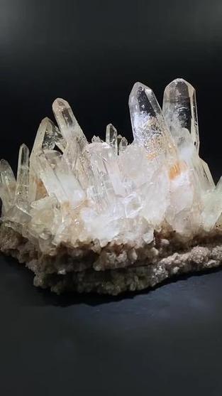 水晶原矿石图片