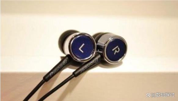 一个耳机声音大一个耳机声音小