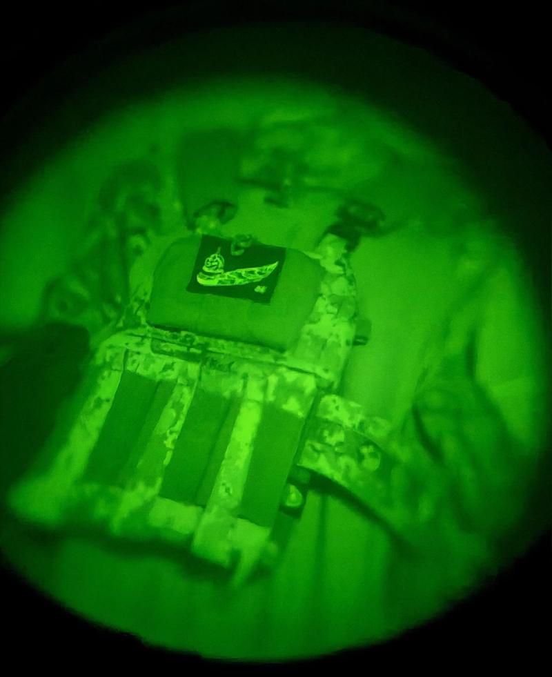 《荒野行动》微光夜视仪怎么用微光夜视仪使用技巧